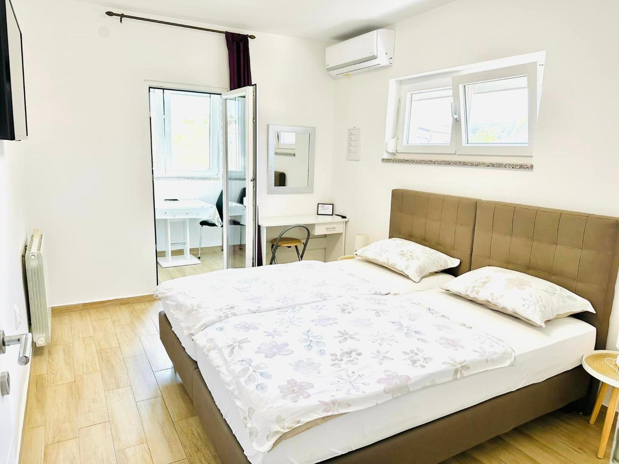 Apartment Marco,lukas,patrick,david,blizu Centra I Mora Sa Free Privatnim Parkingom Pula